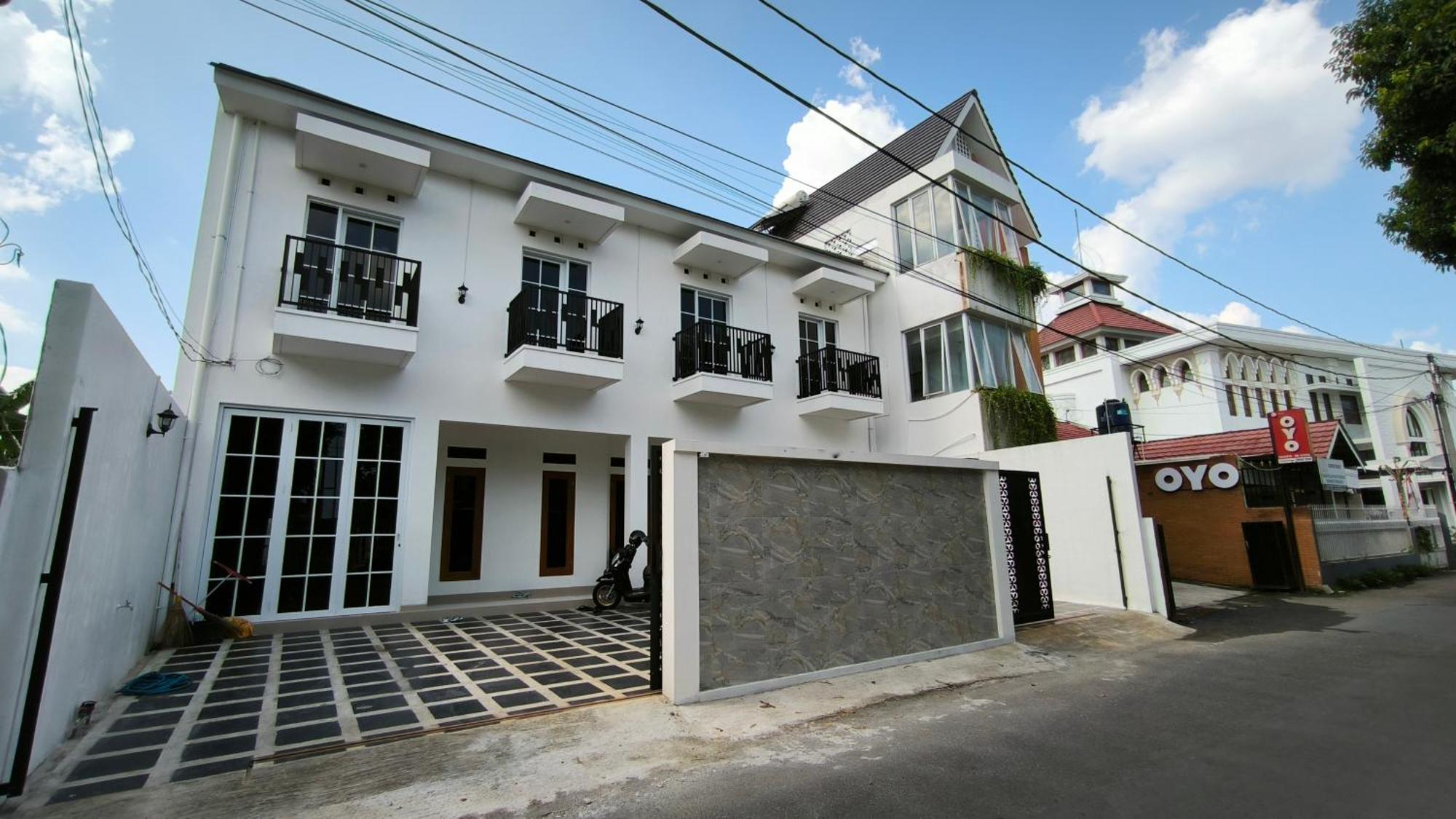 House Of Bedjo Powered By Cocotel Γιογκιακάρτα Εξωτερικό φωτογραφία